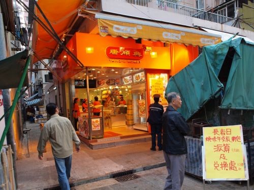 Since 2010, Tang Shun Xing Roast Restaurant in Hong Kong has been offering free lunch and gifts to the elderly on the Elderly Day