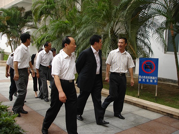 The then Secretary for Food and Health York Chow and his delegation visited Tang Shun Xing